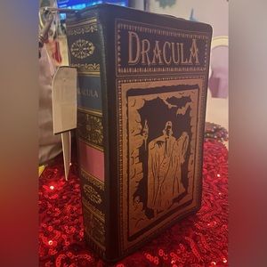 NWT Dracula Book Purse Halloween Horror Nights Rare